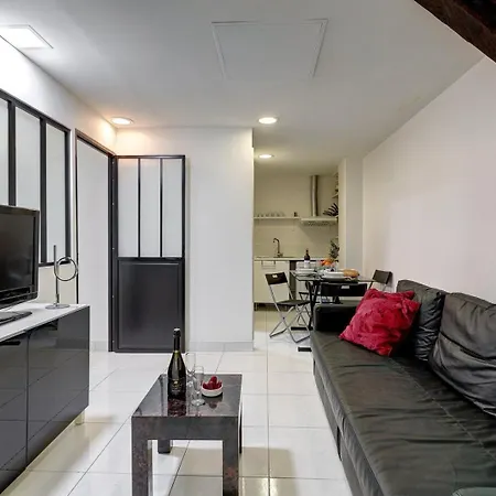 373 Suzanne - Superbe A Daire Paris